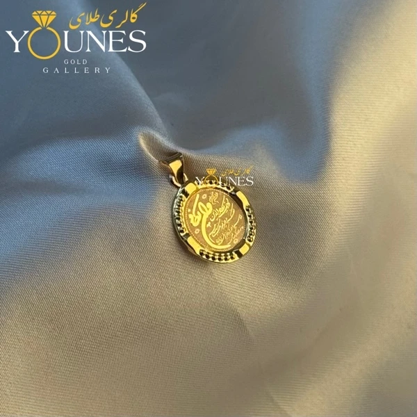 تصویر دوم آویز وان یکاد دایره طلا